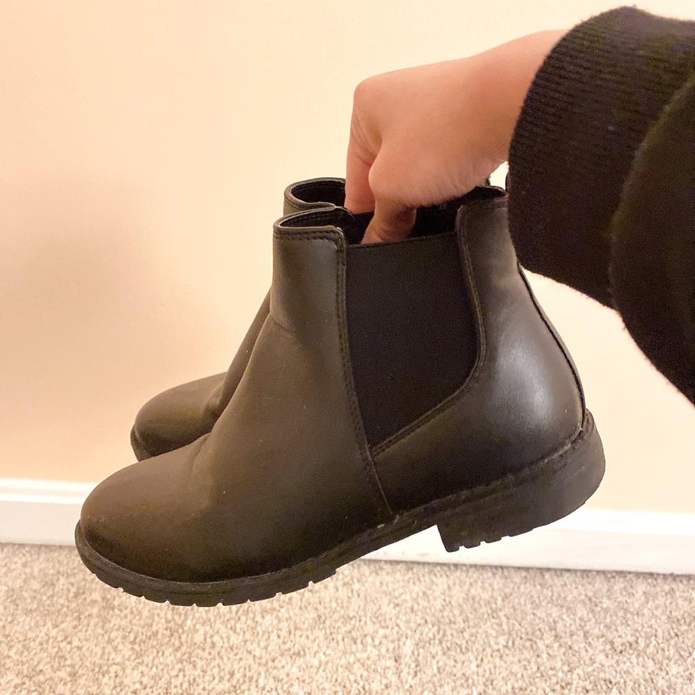 Black Chelsea Boots (6.5)